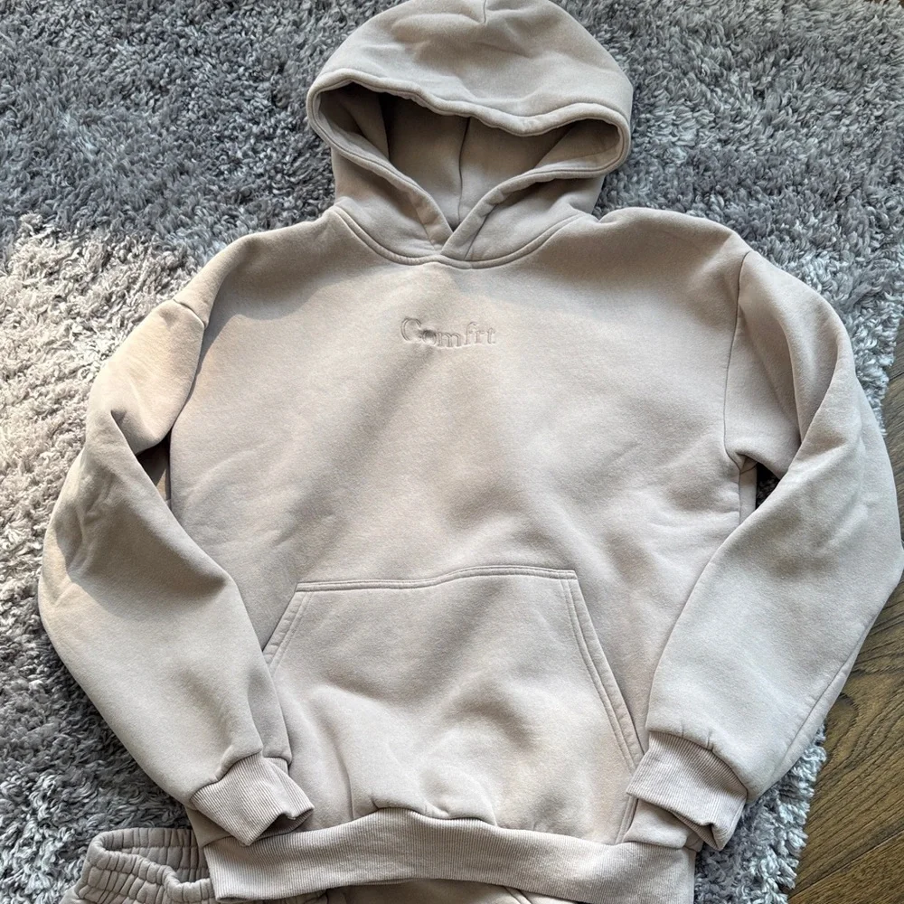 Comfrt Beige Hoodie and Sweatpants Set - Picture 3 of 8